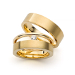 001 - 14kt geelgouden trouwringen waarvan damesring bezet met briljant geslepen Hearts & Arrows diamant